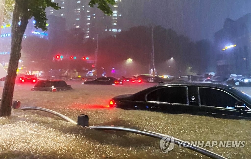 韩国首尔等中部地区的暴雨已造成7人死亡，6人失踪，9人受伤